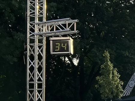 Digitaler Rundenzähler an der Start-Ziel-Traverse
